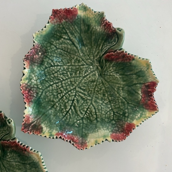 Bordallo Pinheiro grape leaf 7” dish, set of two - Picture 2 of 6